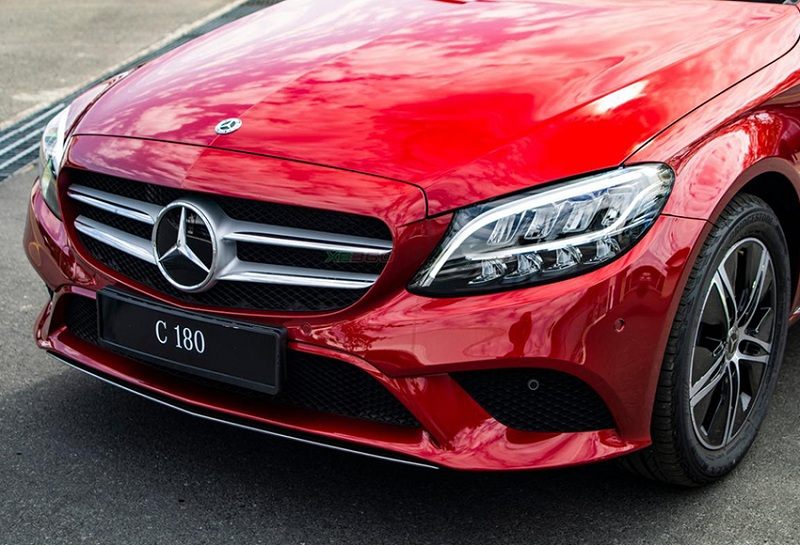 Mercedes-Benz C180 với thiết kế màu đỏ cực kỳ sang trọng và cá tính