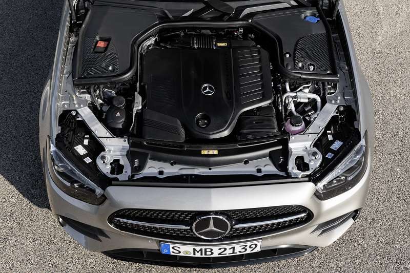 Động cơ xe Mercedes E Class mạnh mẽ, được xem là “tuyệt tác công nghệ”
