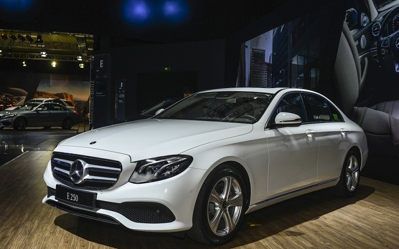 Giá xe Mercedes Benz E250 và ưu đãi mới nhất 2022  Tinxe