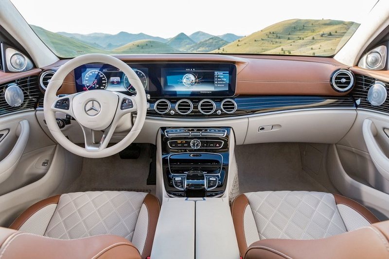 Khoang nội thất tuyệt đẹp của mẫu xe Mercedes E250