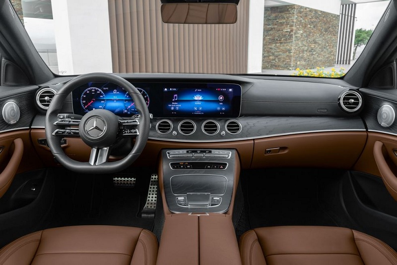 mercedes e300 Khoang lái xe Mercedes E300