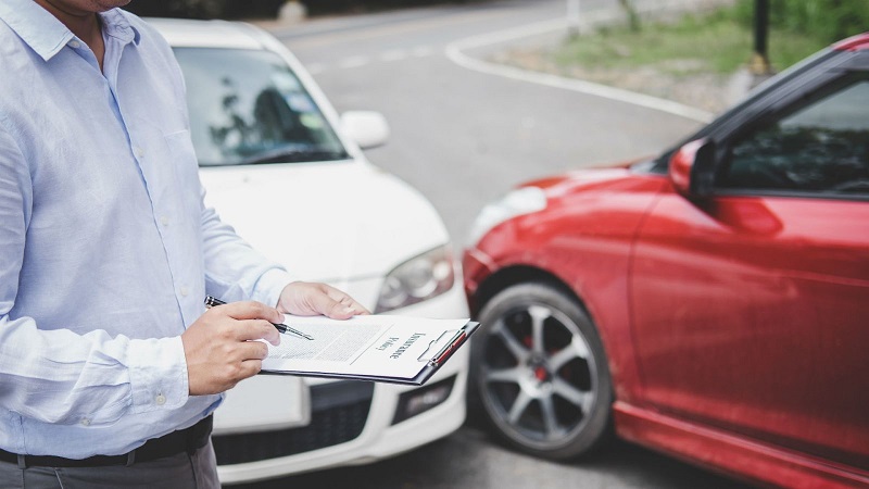 Việc tham gia bảo hiểm ô tô không chỉ là nghĩa vụ mà còn là quyền lợi của người điều khiển xe cơ giới