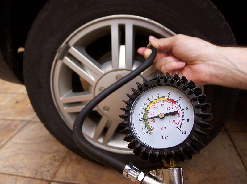 Đảm bảo cân bằng áp suất lốp xe trước khi di chuyển