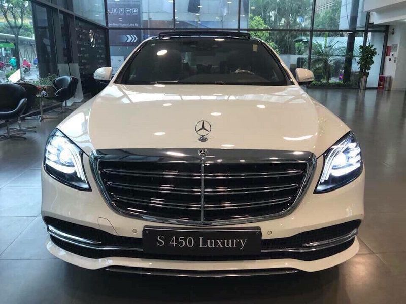 S 450 L Luxury tỏ rõ sự bề thế và uy phong của mình với nhiều chi tiết hào nhoáng