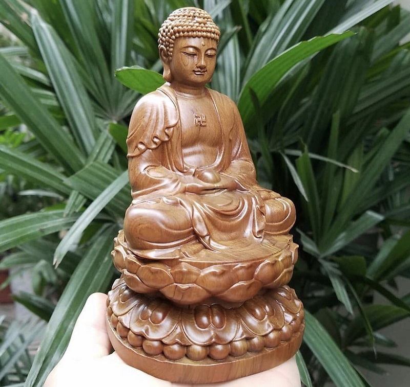 Tượng gỗ Đức Phật Thích Ca Mâu Ni là vật trong thủy xe ô tô mà bạn nên sử dụng