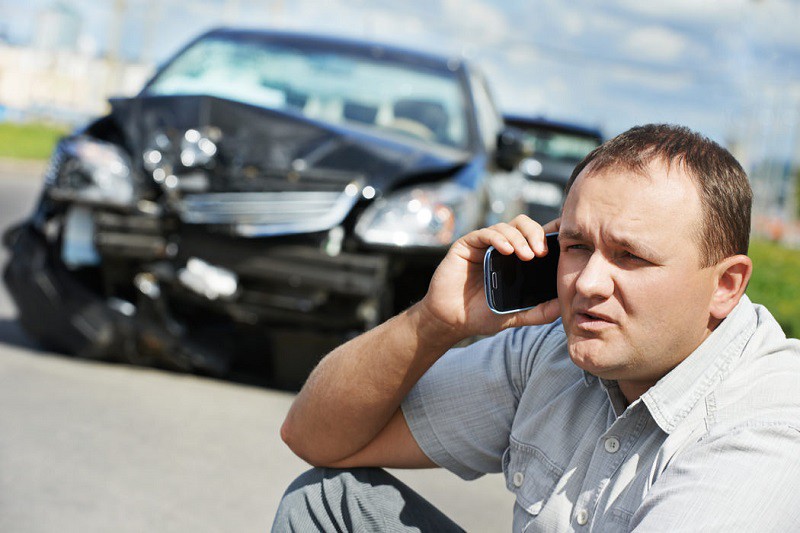 Chủ xe cần gọi điện thông báo cho bên bảo hiểm và cơ quan chức năng