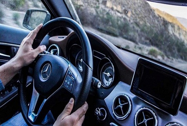 Trải nghiệm các tính năng an toàn của Mercedes Benz tại Học viện Lái xe An  toàn