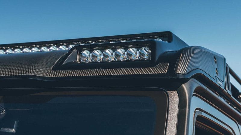Cụm đèn LED hỗ trợ trên nóc xe