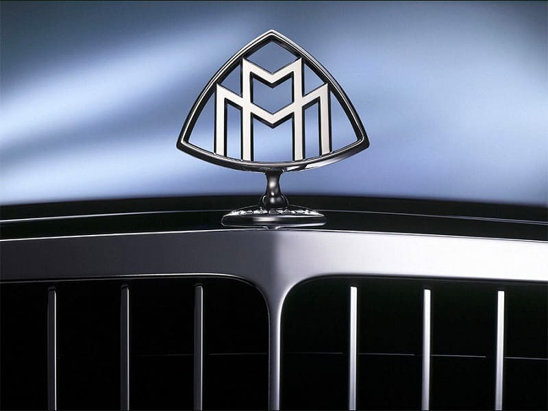 Logo Mercedes được thay thế bằng logo Maybach
