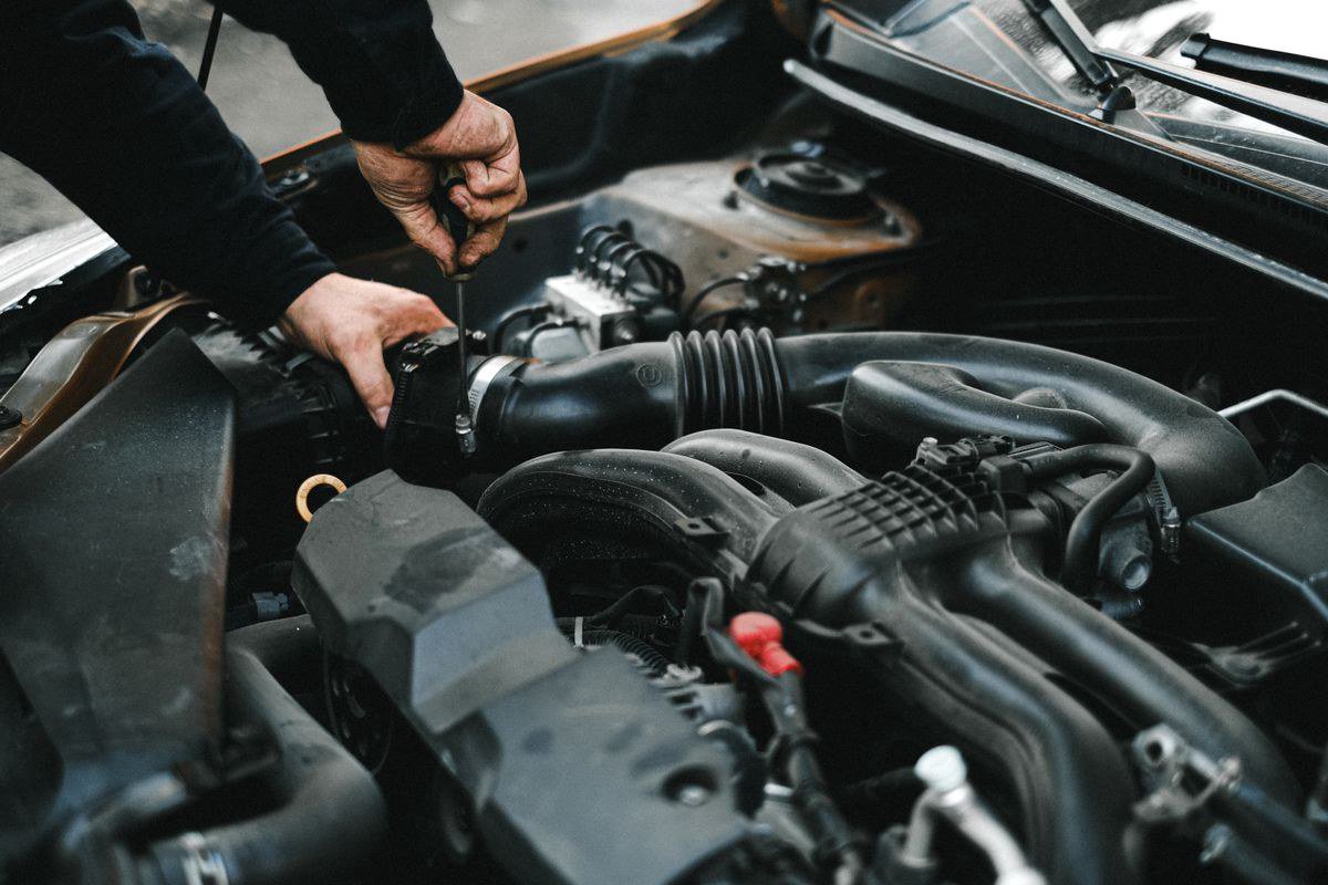 Chi Phí Bảo Dưỡng Xe Mercedes: Mốc Và Mức Giá